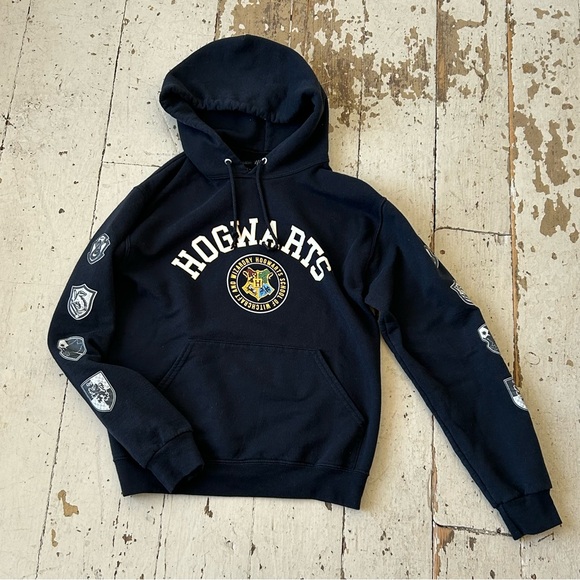 Harry Potter Hogwart's Hooded Pullover Sweatshirt - Picture 6 of 13